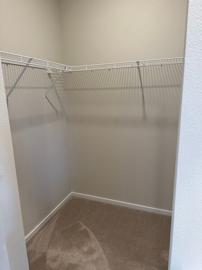 Building Photo - Newer single level 3-bedroom 2 bath house in Springfield!