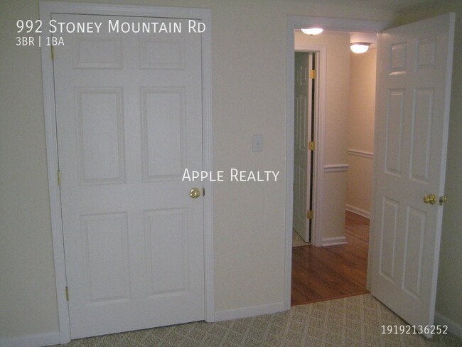 Building Photo - 992 Stoney Mountain Rd