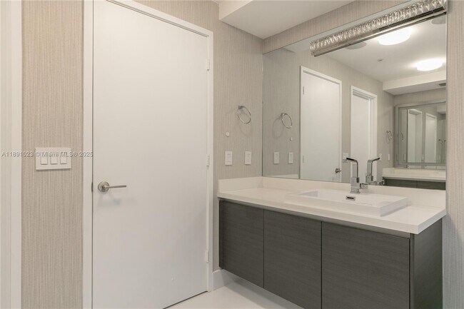 Building Photo - 300 Sunny Isles Blvd