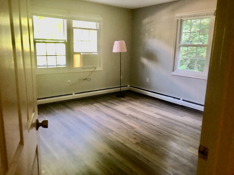 Building Photo - 3 Oak Hill Ln