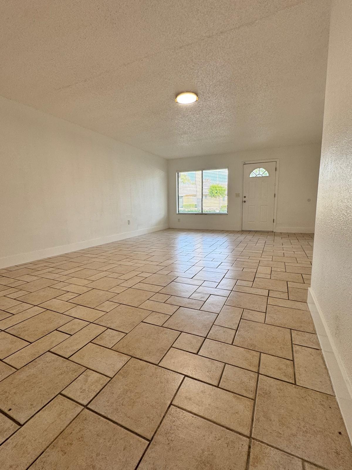 Building Photo - 725 Northlake Blvd