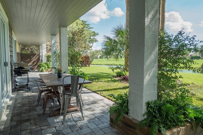 Building Photo - 11829 Pebblewood Dr