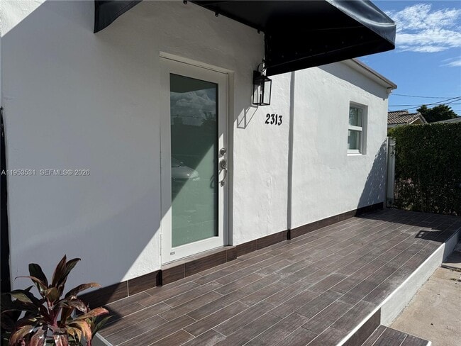 Building Photo - 2313 SW 60th Ct