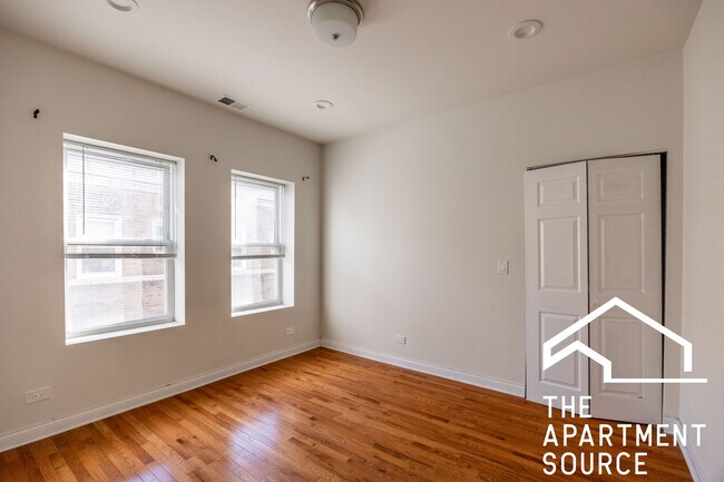 Building Photo - 1157 W Lunt Ave