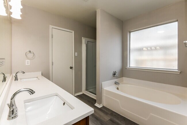 Building Photo - 1007 Andrew St