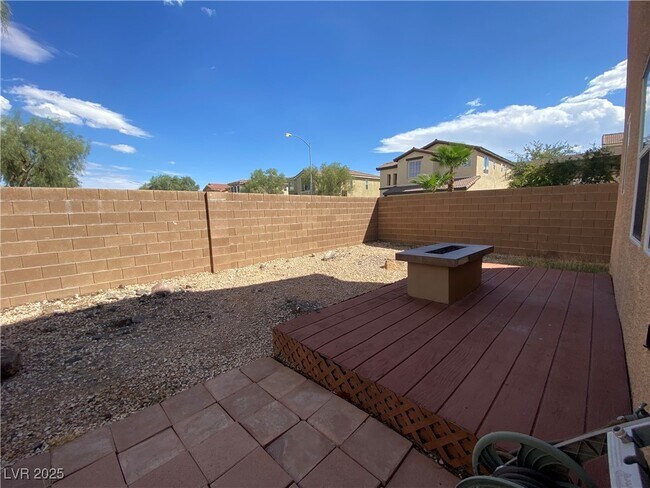 Building Photo - 744 Blue Barrel St