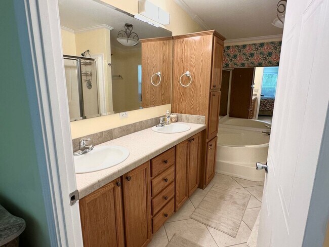 Building Photo - Spacious Naples Retreat – 3BR Single-Famil...