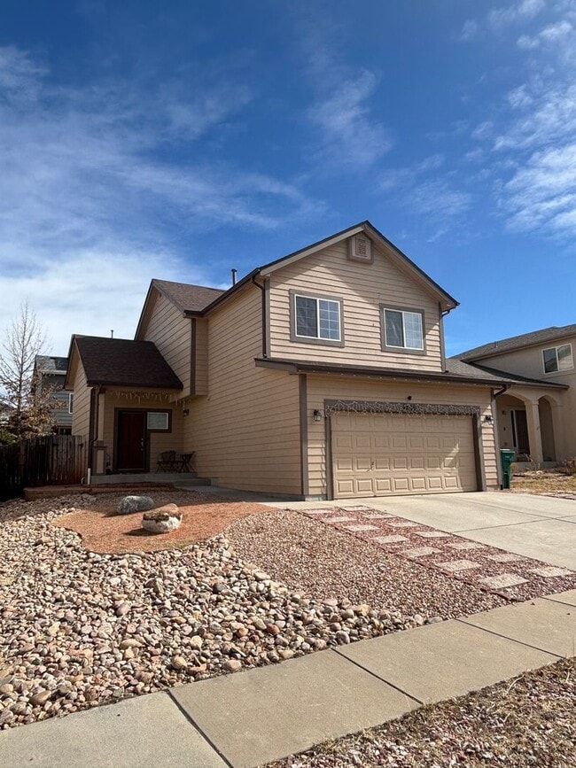Building Photo - Cozy 3-bed, 2.5-bath home in desirable Stetson Ridge.