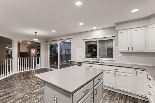 Building Photo - Newly Remodeled Home in the Broadlands!  4...