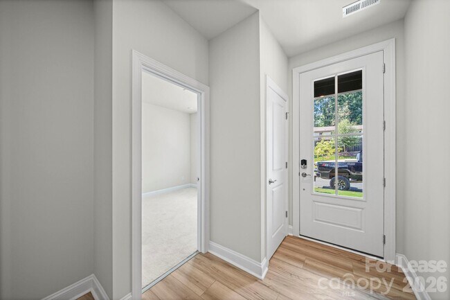 Building Photo - 424 Old Town Vlg Rd