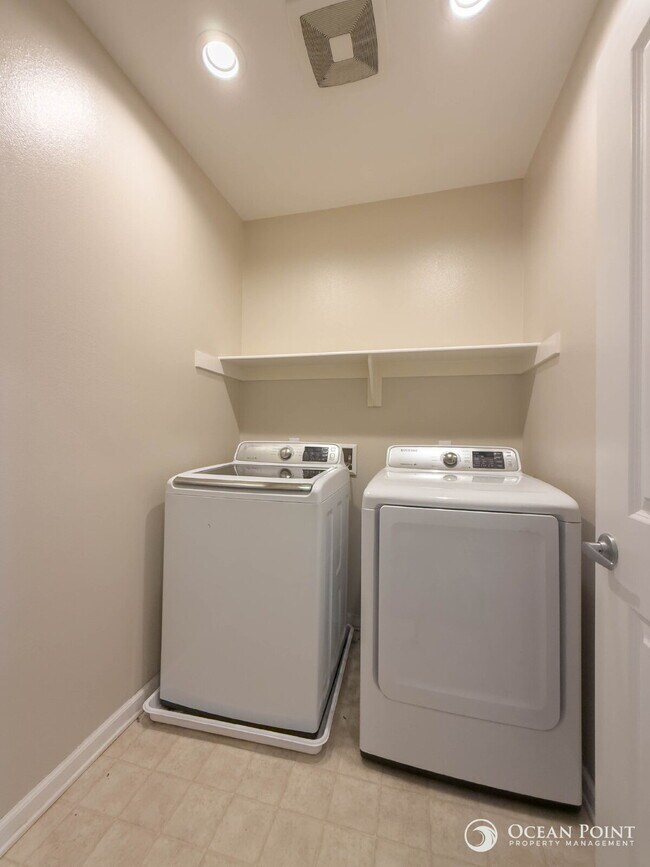 Building Photo - 3 Bedroom Condo for Rent in Oxnard by the ...