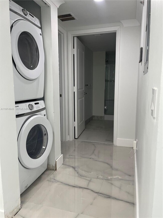 Building Photo - 2681 N Flamingo Rd