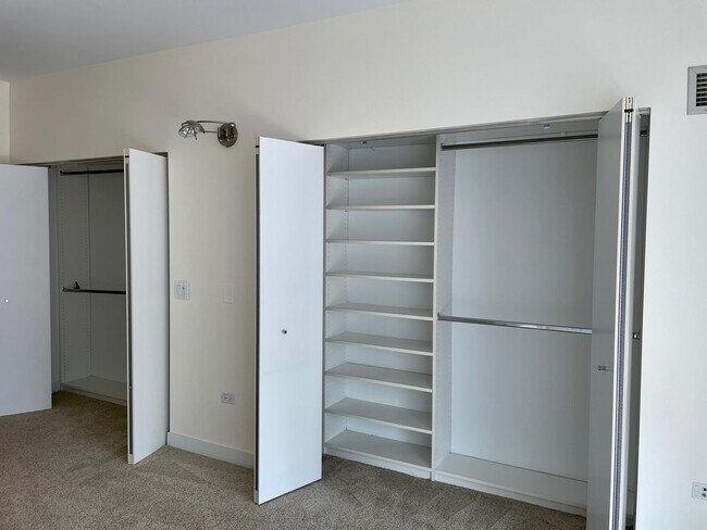 Building Photo - Luxury 1bed/1bath AVAILABLE in the LOOP