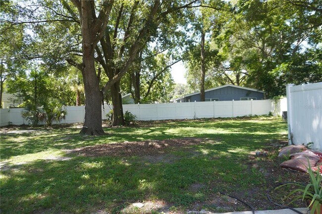 Building Photo - 401 Palm Springs Dr
