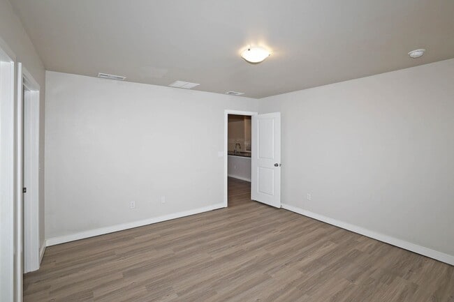 Building Photo - 6904 Athens St