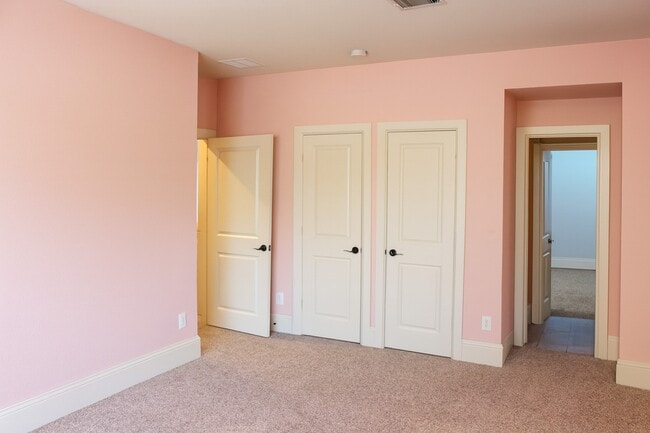 Building Photo - 907 Arden Oaks Dr