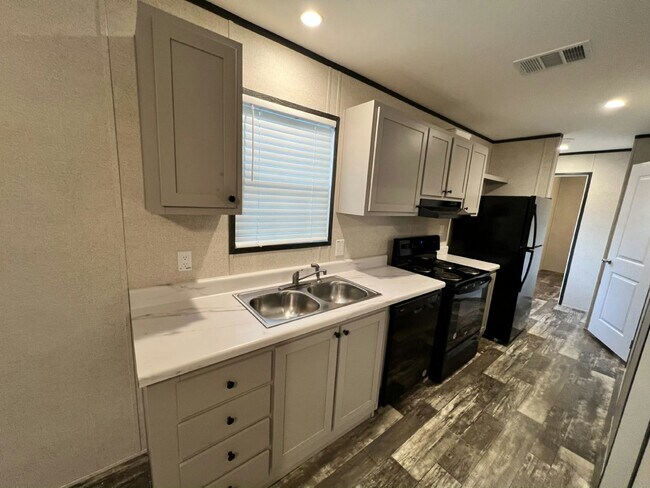 Building Photo - 126 Southland Ct