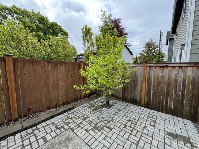 Building Photo - Gorgeous 4BR, 3.5BA Gem in Kingstone Community, Lynnwood,