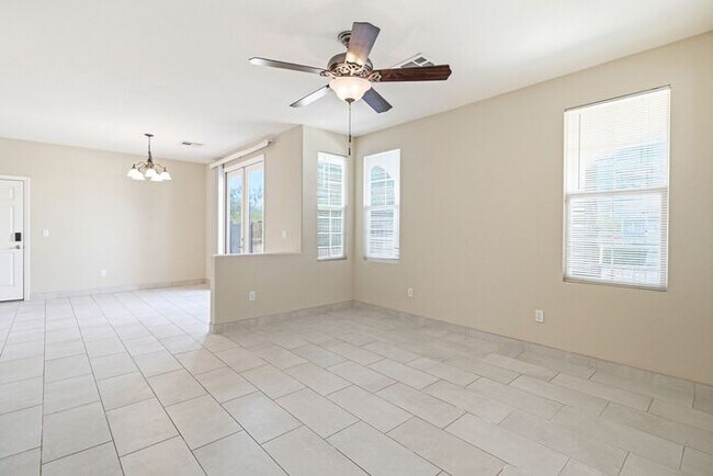 Building Photo - Spacious Mountains Edge Home with 4 Bedrooms & 2-Car Garage