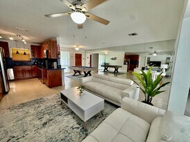 Building Photo - 2901 NW 9th Ter