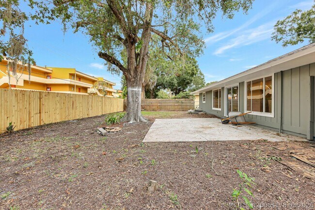 Building Photo - 1825 39th Ave
