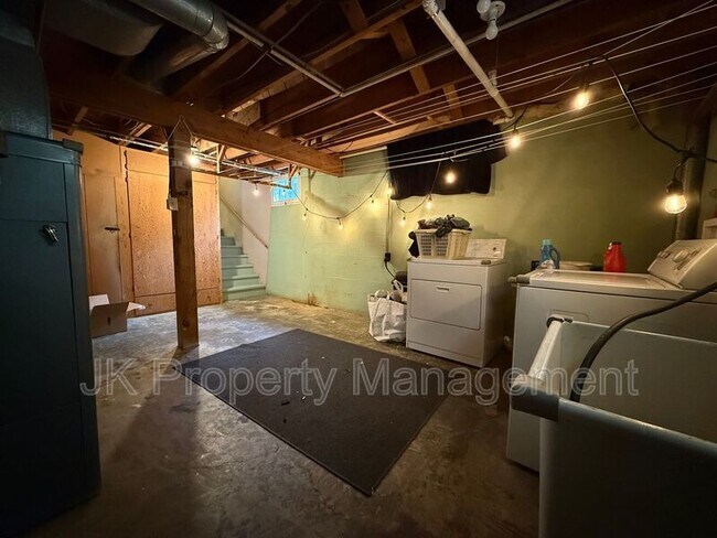 Building Photo - 115 16th St N