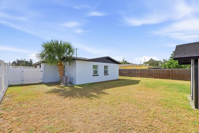 Building Photo - 2521 W Minnehaha St