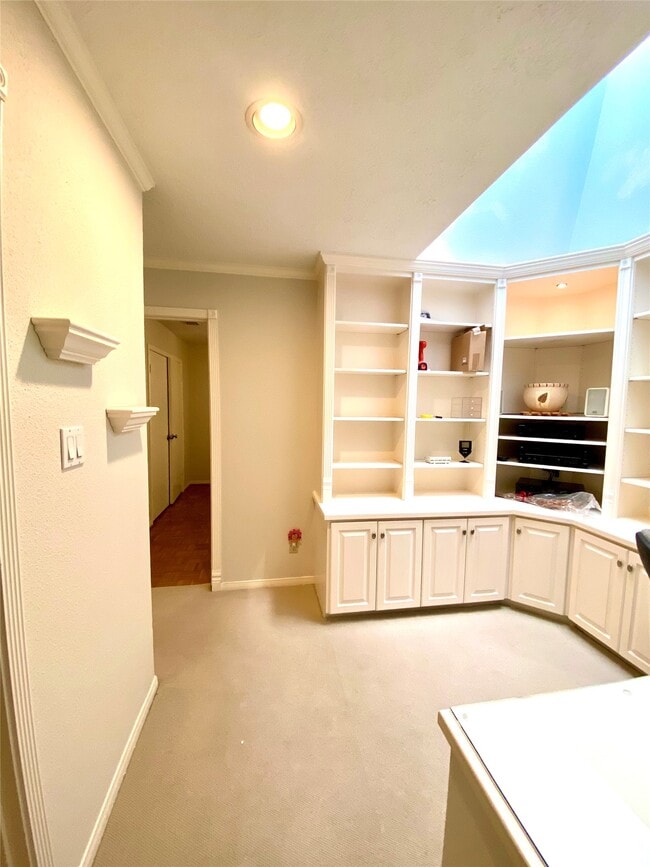 Building Photo - 7350 Kirby Dr