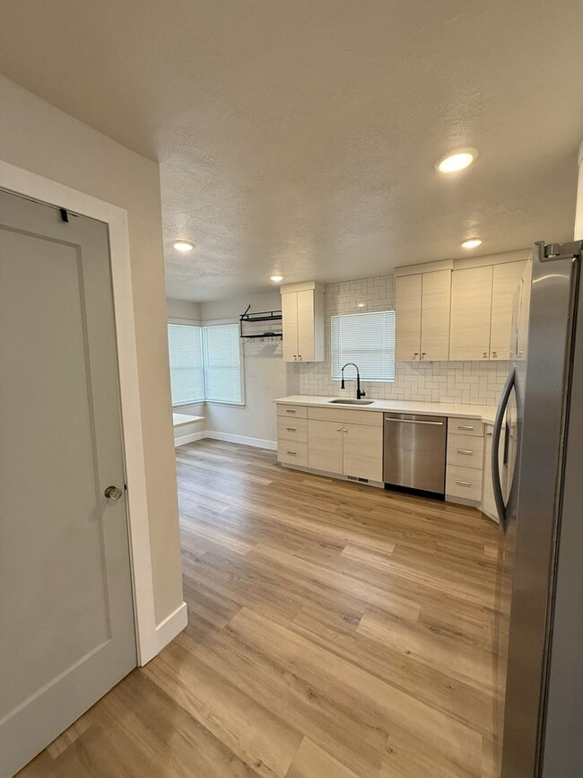 Building Photo - Completely Updated 4-Bedroom Home in Ogden!