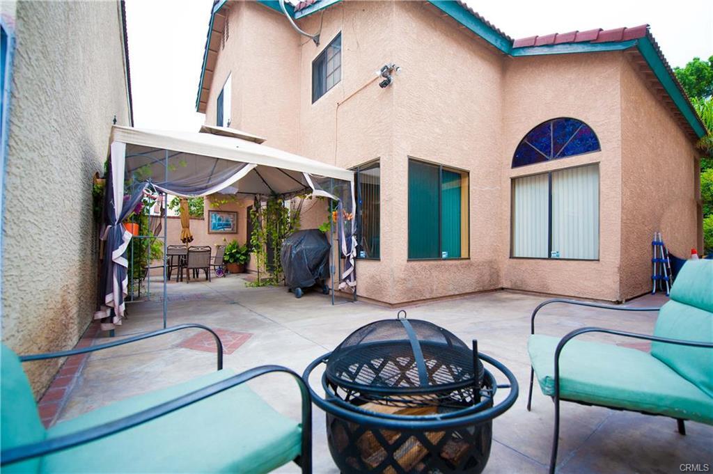 patio - 6047 Templeton St