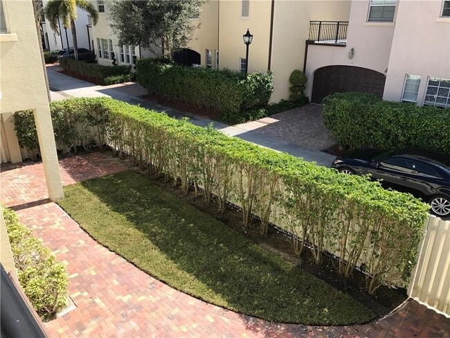 Building Photo - 105 Via Floresta Dr