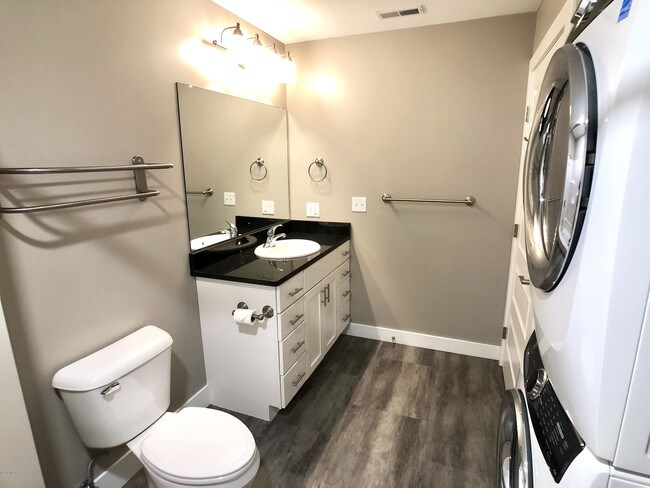 Building Photo - 86 Washington St