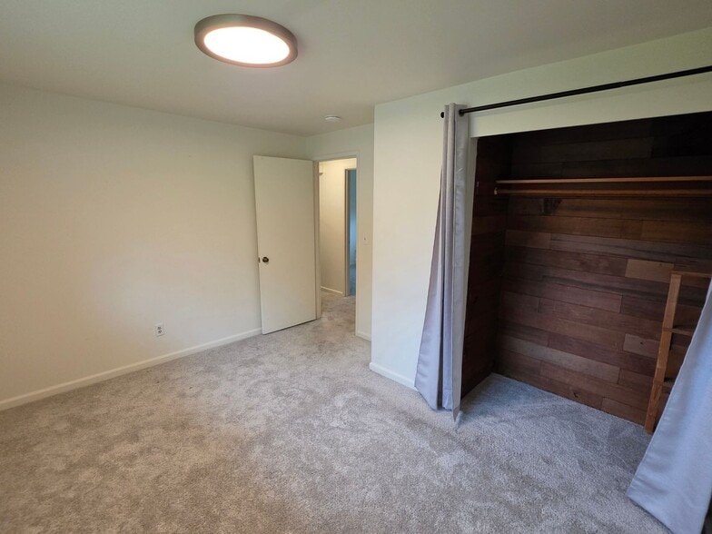 Building Photo - Lynnwood 3 Bedroom Rambler with Fenced Yard - Pets Welcome