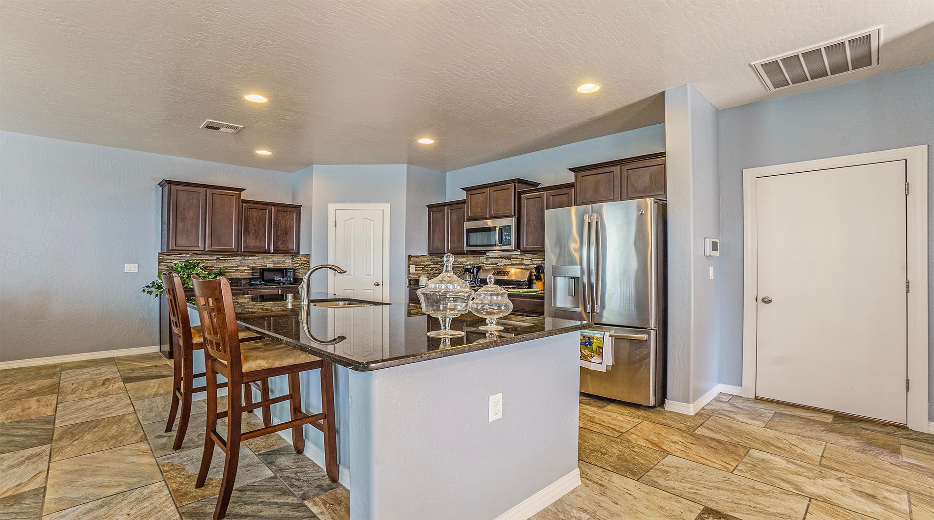Building Photo - 125 S Manzanita Dr
