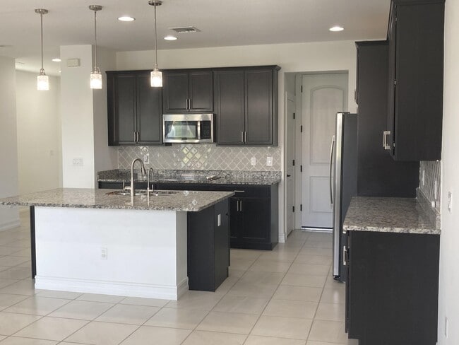 Building Photo - 10092 Brickhill Dr