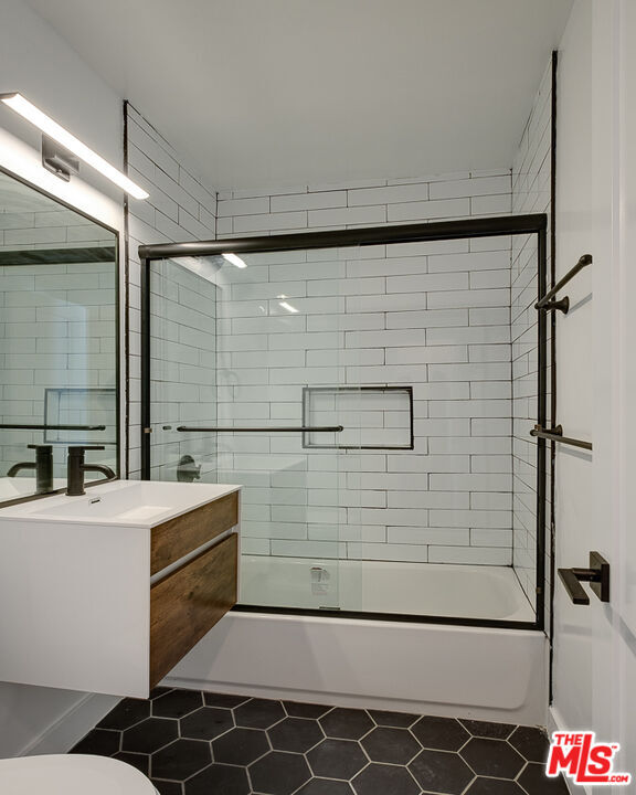 Building Photo - 4703 W St Charles Pl