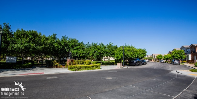 Building Photo - Charming 2Bdm 2Ba Townhome in Centennial H...