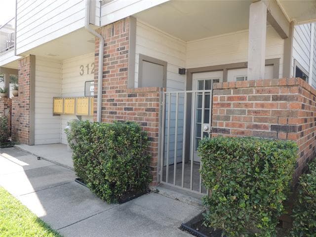 Building Photo - 3125 Sondra Dr