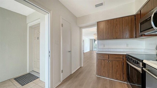 Building Photo - 301 S Gulfstream Ave