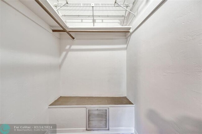 Building Photo - 2142 NE 17th Ave