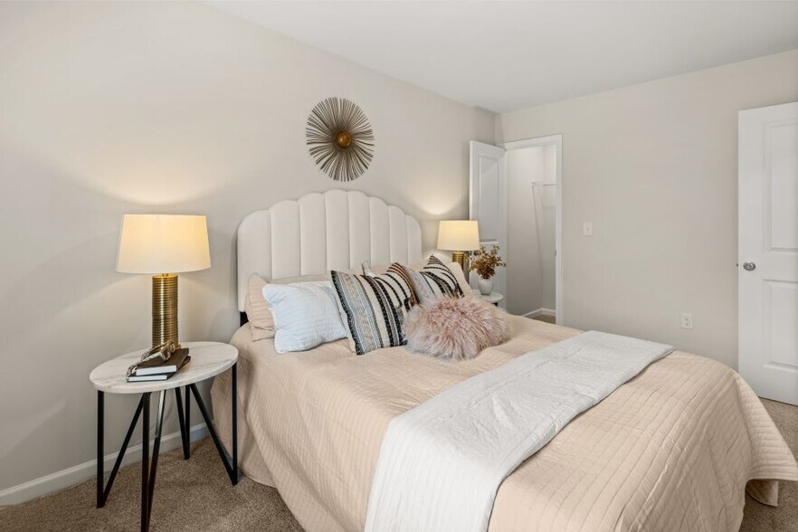 Building Photo - 4270 Notting Hill Dr SW