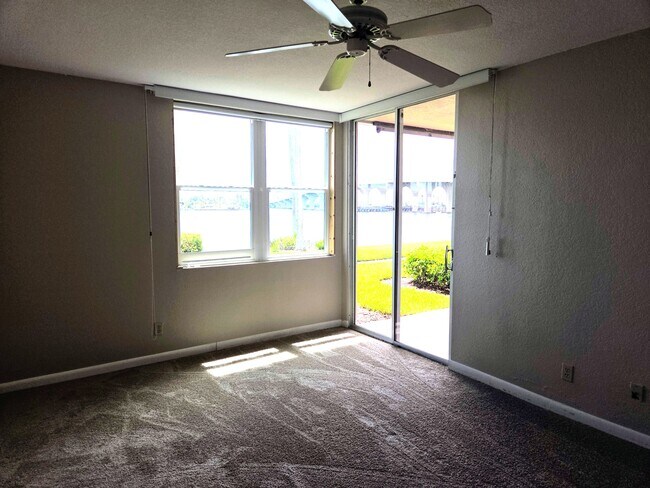 Building Photo - 5801 Bahia Del Mar Cir