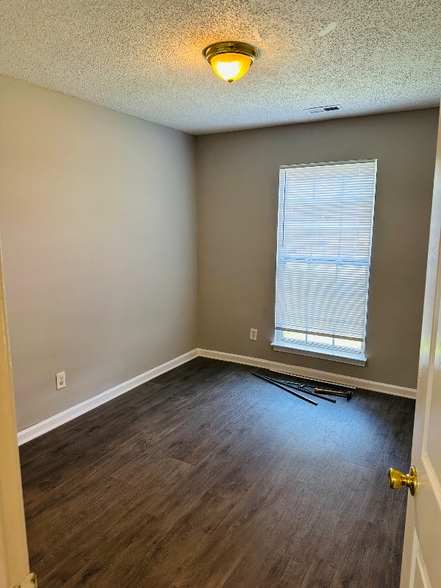 Building Photo - 7239 Kavan Hunter Dr