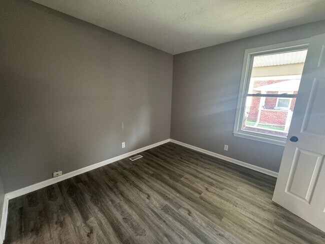 Building Photo - 2 bed 2 bath Bungalow in South Lincoln