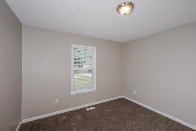 Building Photo - 127 Agin Way