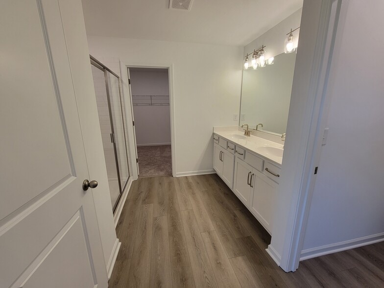 Primary Bath - 215 Foxhill Dr