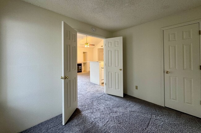 Building Photo - 2 Bedroom 1 Bath In Aurora Available NOW!!