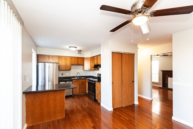 Building Photo - Spacious 2-Bedroom, 2.5-Bathroom Home