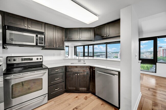 Primary Photo - 127 Greyrock Pl
