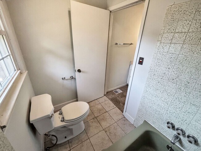 Building Photo - Spacious 3 BR/2 BA in Powder Springs!